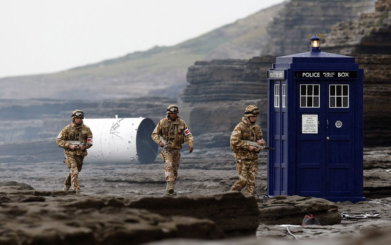 Illustration for article titled ScarJo Is Smoking In New Iron Man 2 Stills, While Doctor Who's Fires Rage On